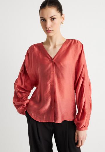 Атласная блузка