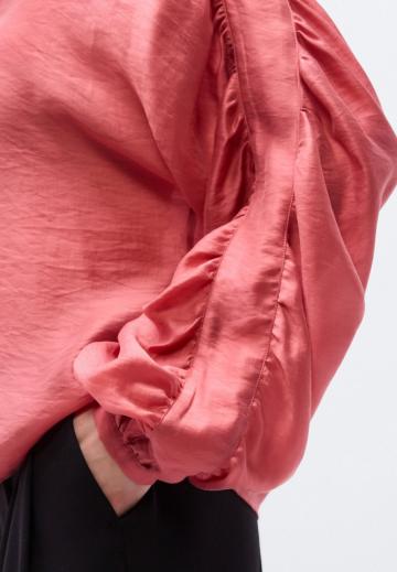 Атласная блузка