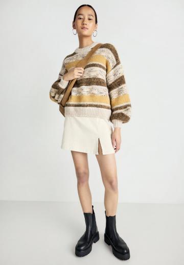 Пуловер в полоску
