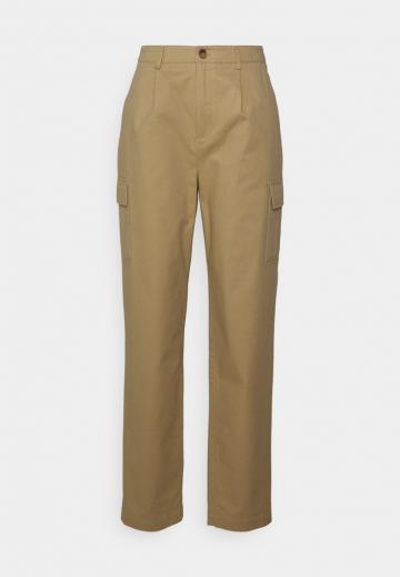 Брюки с накладными карманами