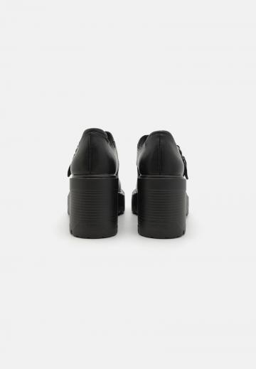 Туфли на высоком каблуке