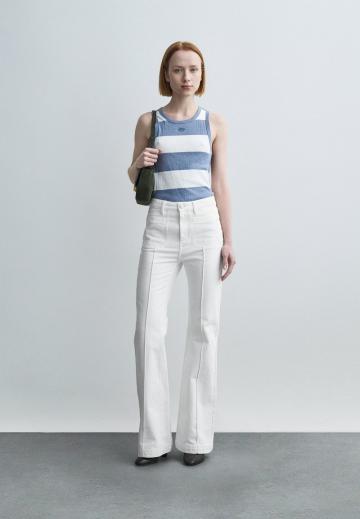 Клешеные джинсы