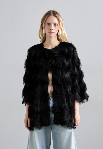 Короткое пальто