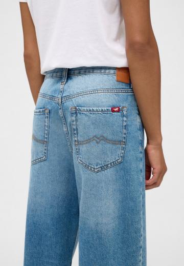 Свободные джинсы