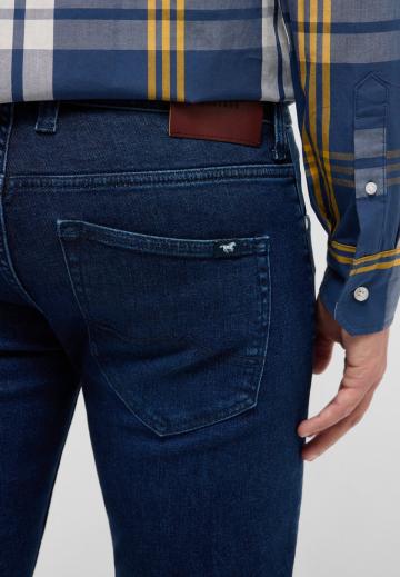 Узкие джинсы