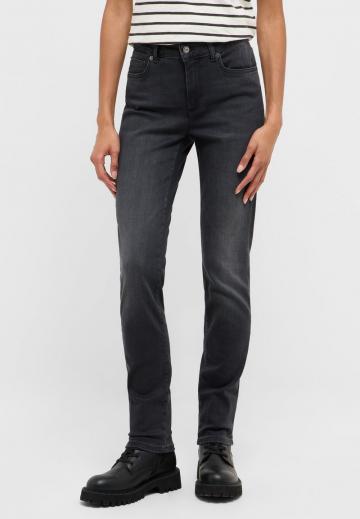 Узкие джинсы