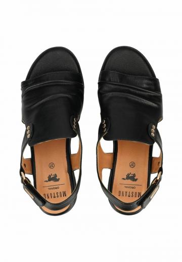 Босоножки на танкетке