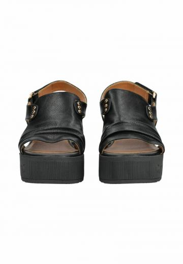 Босоножки на танкетке