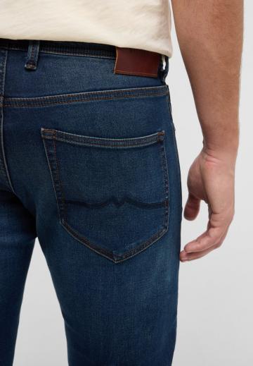 Узкие джинсы