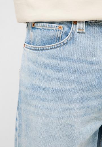 Прямые джинсы