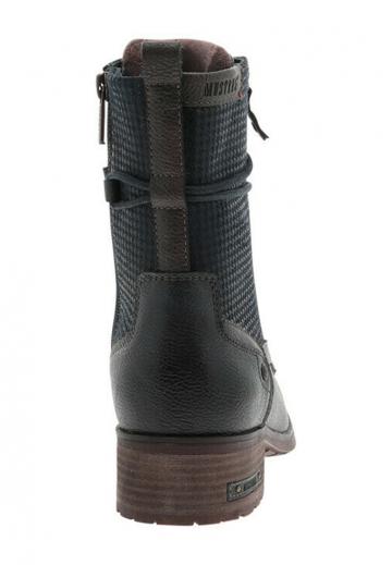 Ботинки на шнуровке