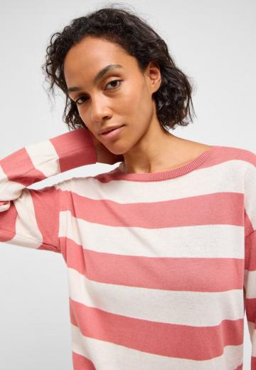 Пуловер в полоску