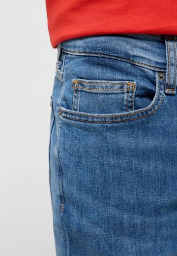 Узкие джинсы