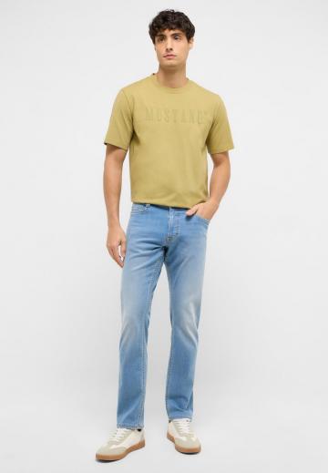 Прямые джинсы