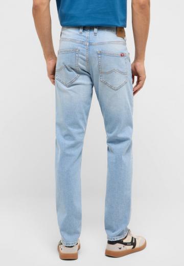 Узкие джинсы