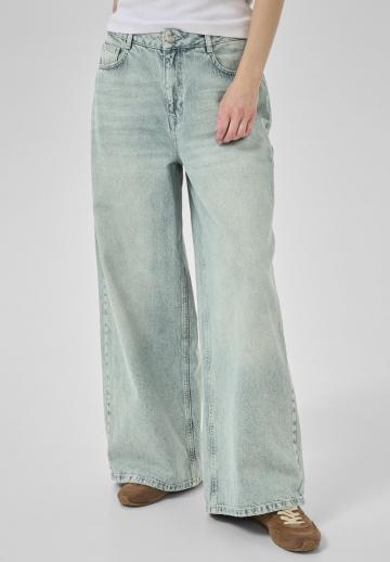 Джинсовый комбинезон