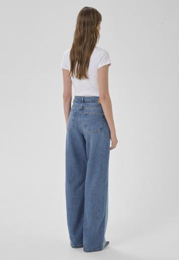 Свободные джинсы