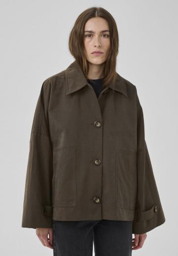 Куртка с накладнымит карманами