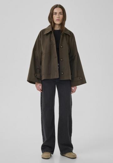 Куртка с накладнымит карманами