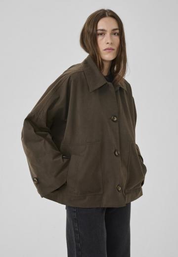 Куртка с накладнымит карманами