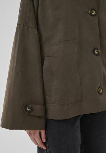 Куртка с накладнымит карманами