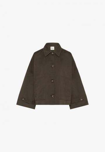 Куртка с накладнымит карманами