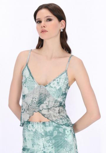 Топ на бретельках