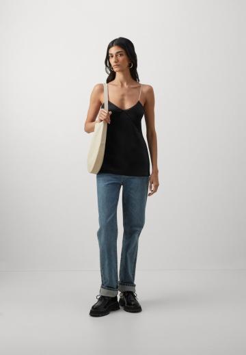 Топ на бретельках