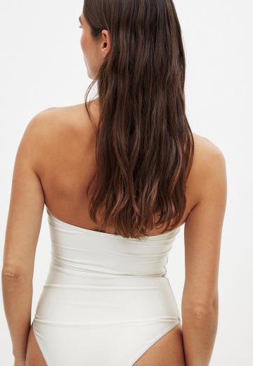 Топ без бретелек