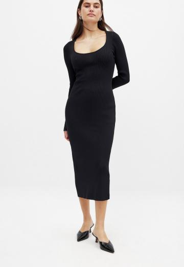 Вязаное платье