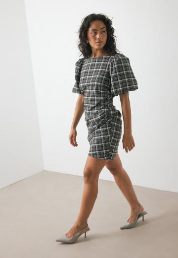 Короткое платье