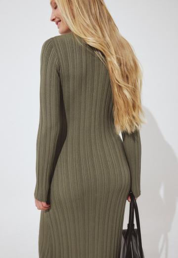 Вязаное платье