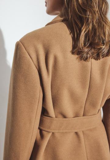 Короткое пальто