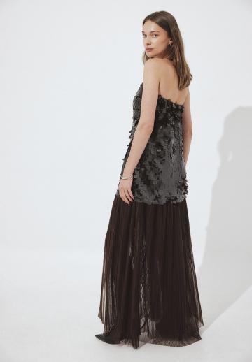 Платье без бретелек