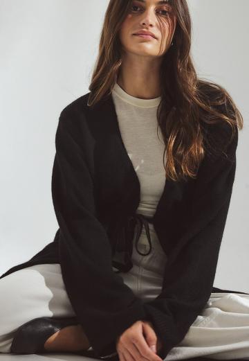 Длинный жилет