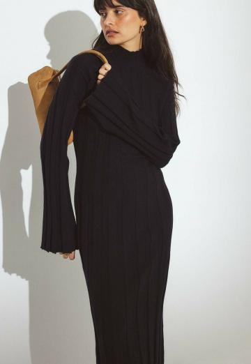 Вязаное платье