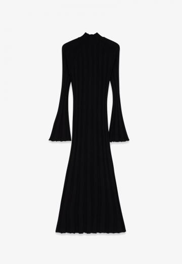 Вязаное платье