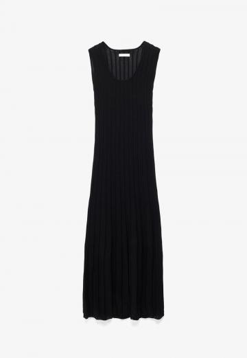 Вязаное платье