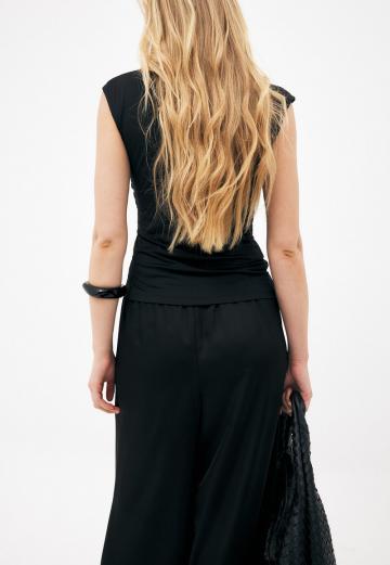 Блузка без рукавов