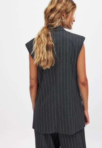 Длинный жилет