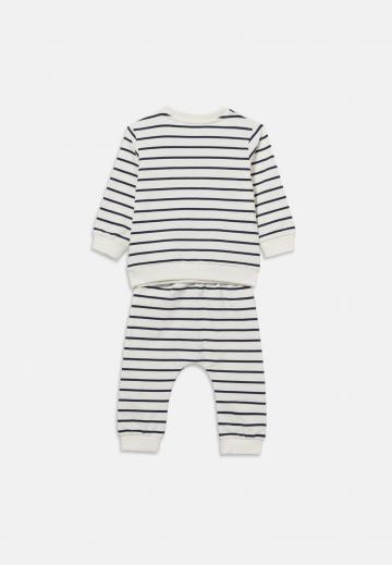 Набор одежды