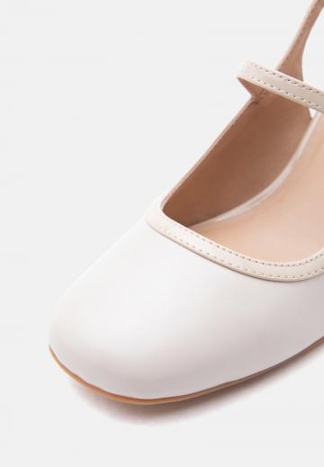 Туфли с ремешком