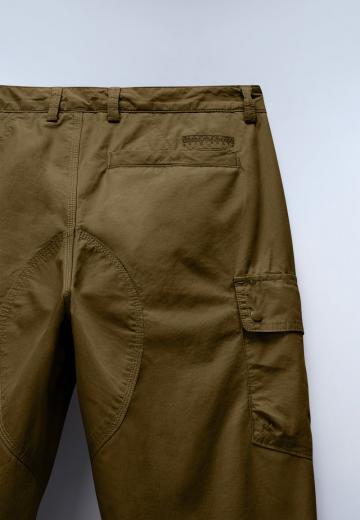 Брюки с накладными карманами