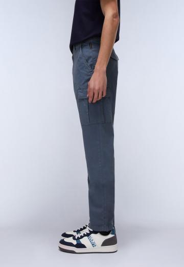 Брюки с накладными карманами