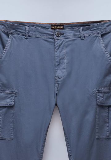 Брюки с накладными карманами