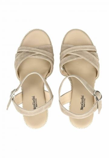 Босоножки на платформе