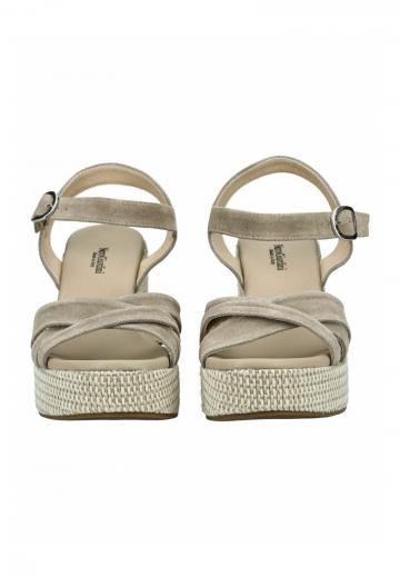 Босоножки на платформе