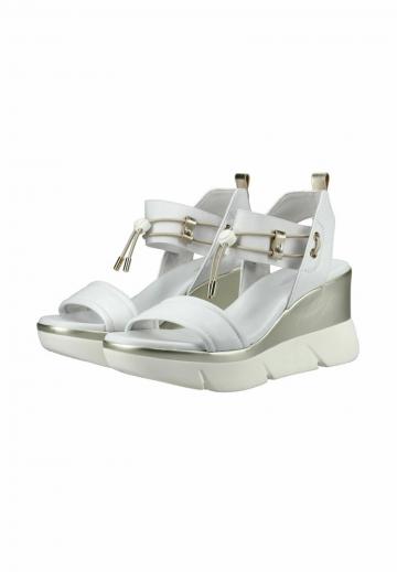 Босоножки на танкетке