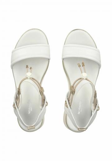 Босоножки на танкетке