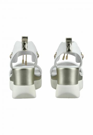 Босоножки на танкетке